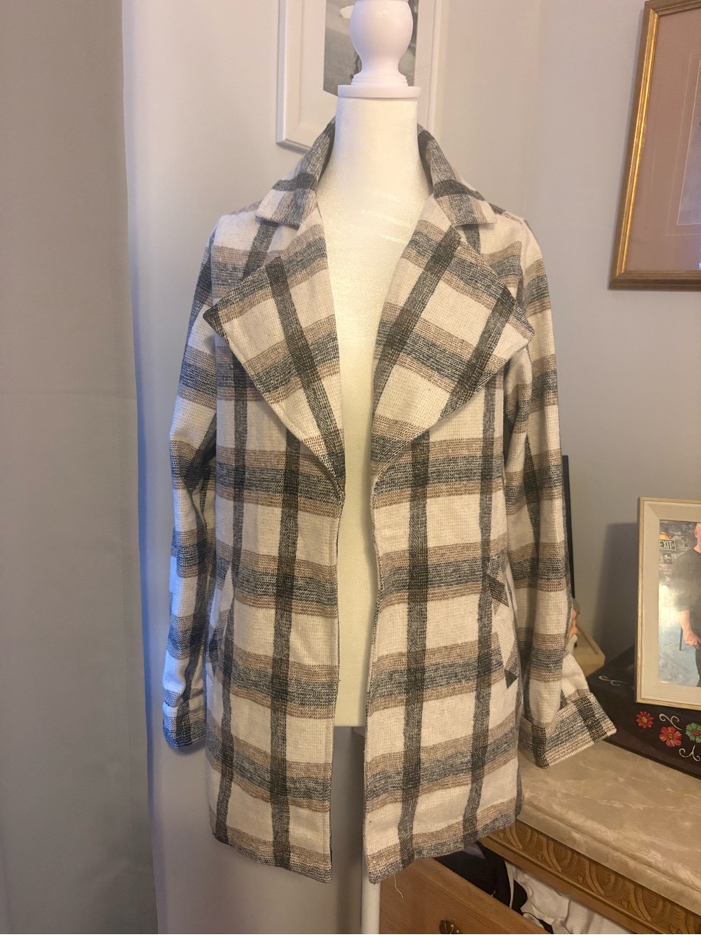 Ci Sono Plaid Open-Front Trench Coat in Cream and Gray